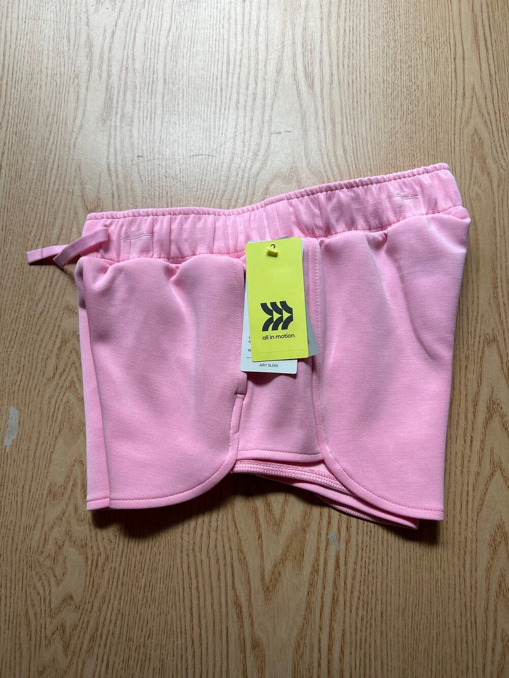 New Girls All in Motion Airy Sleek Luxe Ulta Soft Shorts Mid Rise Pockets Medium